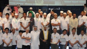  Minister advises guest workers to learn about IslamBy P.K. ABDUL GHAFOUR | ARAB NEWS
Published: Mar 7, 2010 11:59 PM Updated: Mar 7, 2010 11:59 PM
JEDDAH: The Islamic Education Foundation (IEF) in Alhamrah on Friday organized a major ceremony at the Jeddah Chamber of Commerce and Industry’s conference hall to honor 749 new Muslims who embraced Islam last year.