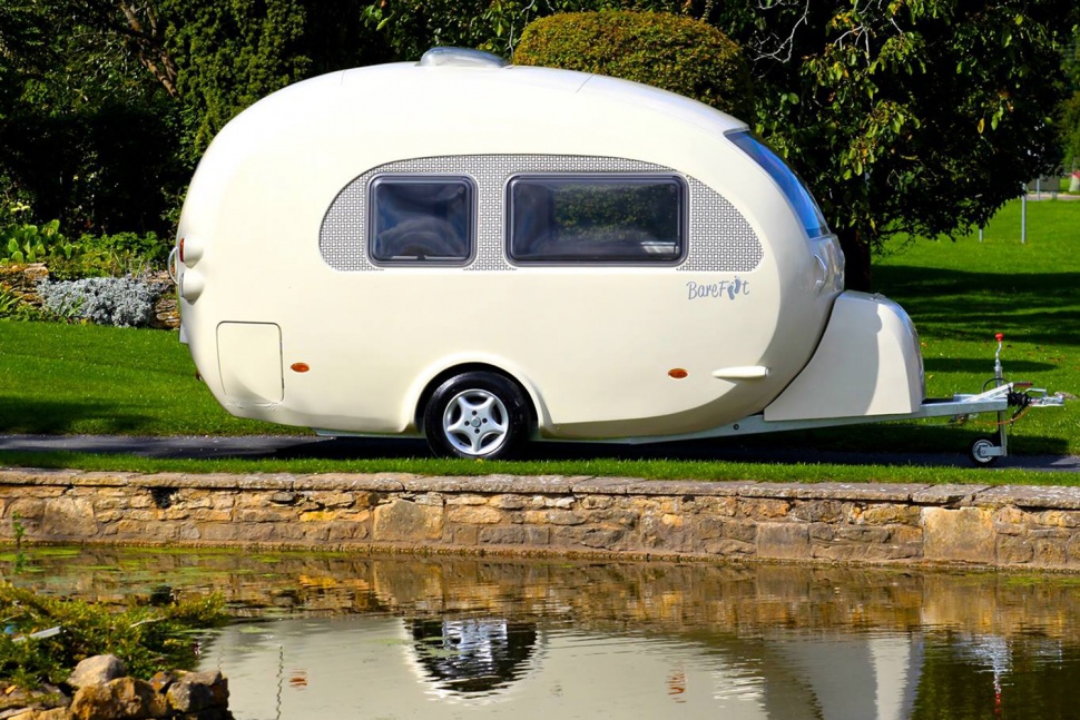 The price for little camper comes to about $34,000, which might be a bit steep if you’re just using for the occasional camping trip. Still, it’s a pretty cute contraption to have yoked to the back of your car. Read more: http://www.digitaltrends.com/home/barefoot-caravan-makes-cool-curved-campers/#ixzz3y6xXtGQm Follow us: @digitaltrends on Twitter | digitaltrendsftw on Facebook